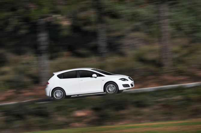 Seat Leon 1.6 TDI CR 105 hp Ecomotive Reference Start/Stop Seat Leon 1.6 TDI CR 105 hp Ecomotive Reference Start/Stop