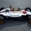O motor V4 de 0.9 litros tem uma potência de 215cv às 13.000rpm e um pico de binário de 118Nm