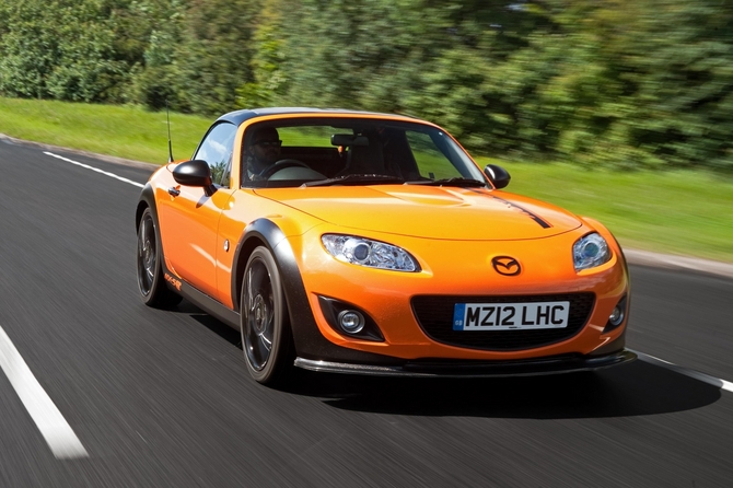 Carro recebe um aumento de potência significativo em relação ao MX-5 padrão Carro recebe um aumento de potência significativo em relação ao MX-5 padrão