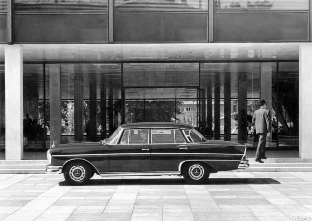 O design com os fins traseiros e os cromados do início dos anos 60 pode ter sido o pico do design do Classe S O design com os fins traseiros e os cromados do início dos anos 60 pode ter sido o pico do design do Classe S