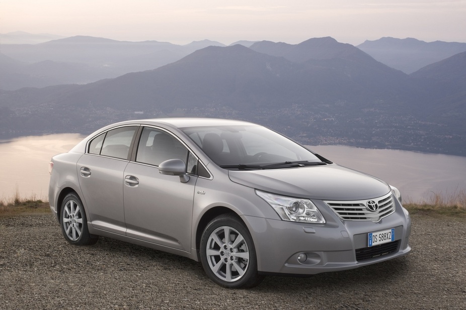 Toyota Avensis Sedan 2.2 D-4D 150 D-CAT Auto. Sol