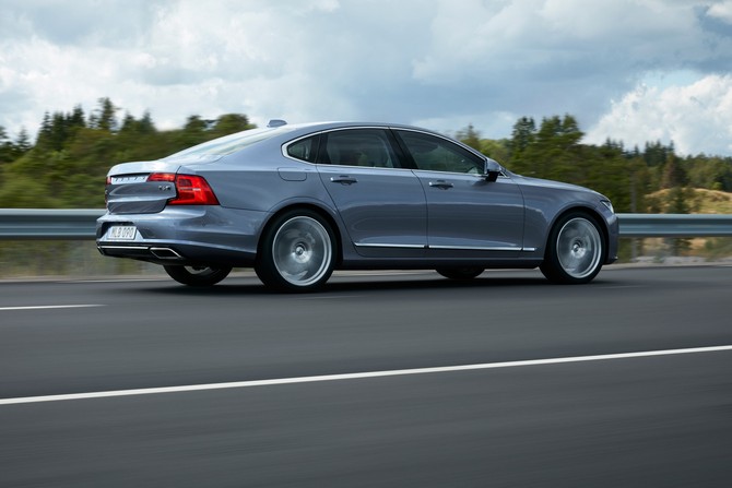 Volvo S90 D5 AWD Momentum Geartronic Volvo S90 D5 AWD Momentum Geartronic