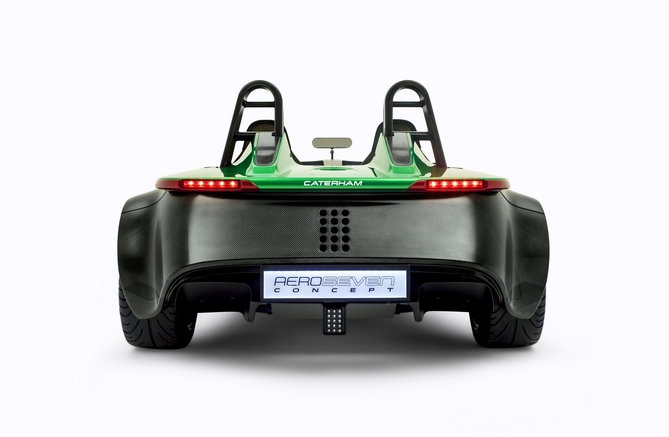 A traseira do carro também é muito simples, com faróis LED colocados sobre uma traseira em fibra de carbono A traseira do carro também é muito simples, com faróis LED colocados sobre uma traseira em fibra de carbono