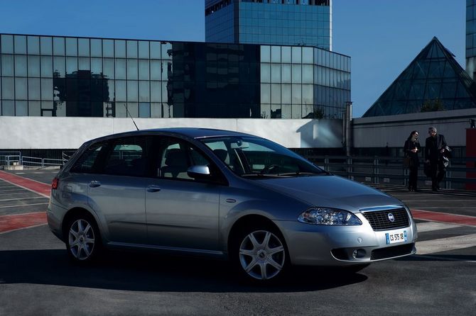 Fiat Croma 2.4 Multijet 20v Automatic Fiat Croma 2.4 Multijet 20v Automatic