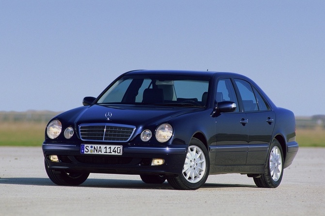 Mercedes-Benz E 240 Mercedes-Benz E 240
