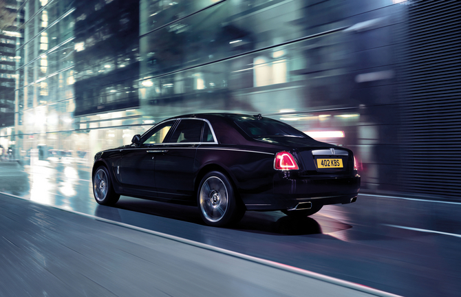 It is offered on the standard and long-wheelbase versions It is offered on the standard and long-wheelbase versions