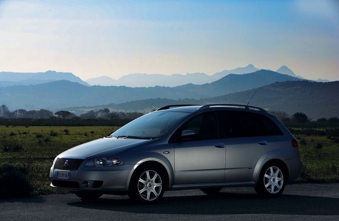 Fiat Croma 2.2 MPI 16v Automatic Fiat Croma 2.2 MPI 16v Automatic