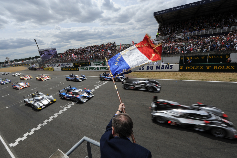 start_of_the_24_hours_le_mans_2011_large_99991.jpg