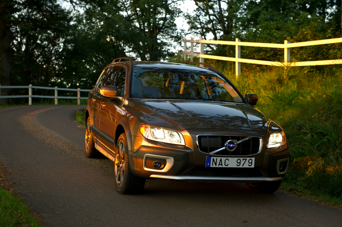 Volvo XC70 D4 AWD Momentum Geatronic Volvo XC70 D4 AWD Momentum Geatronic