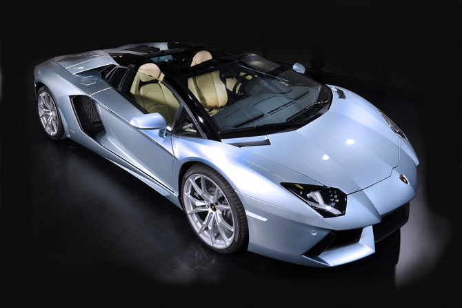 O Aventador Roadster acaba de ser lançado no Médio Oriente O Aventador Roadster acaba de ser lançado no Médio Oriente
