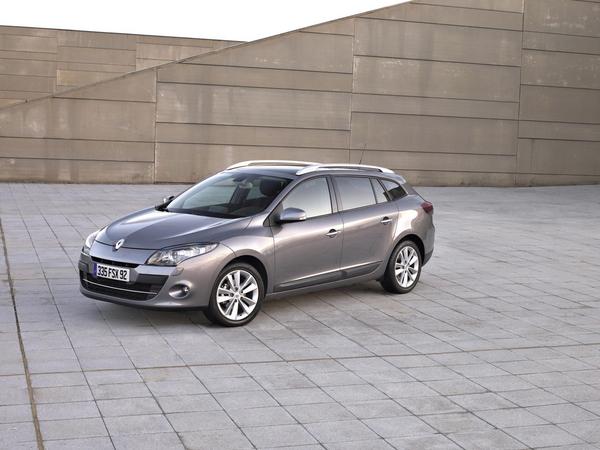 Renault Clio Sport Tourer 1.6 VVT GT Line TomTom AT Renault Clio Sport Tourer 1.6 VVT GT Line TomTom AT