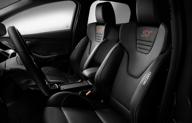 Interior modifications include the introduction of Ford's more intuitive panel with a significant reduction of buttons throughout the cabin Interior modifications include the introduction of Ford's more intuitive panel with a significant reduction of buttons throughout the cabin