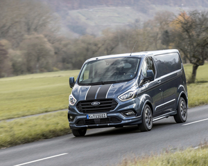 Transit Custom Kombi-Van Ambiente 290 L1 2.0TDCi H1 - Teto Baixo