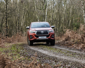 Hilux 4x4 2.4 D-4D CE CM 3L