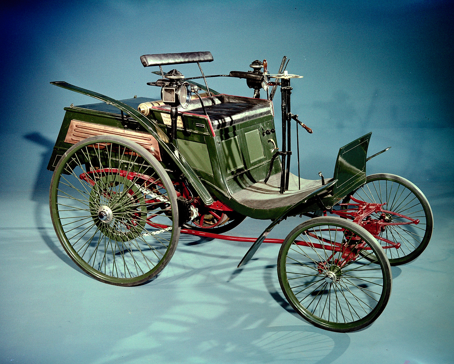 Включи 1 автомобиль. Карл Бенц velo. Benz velo 1894. Benz-Victoria 1894 года.. Автомобиль вело Бенц 1894 Карл Бенц.