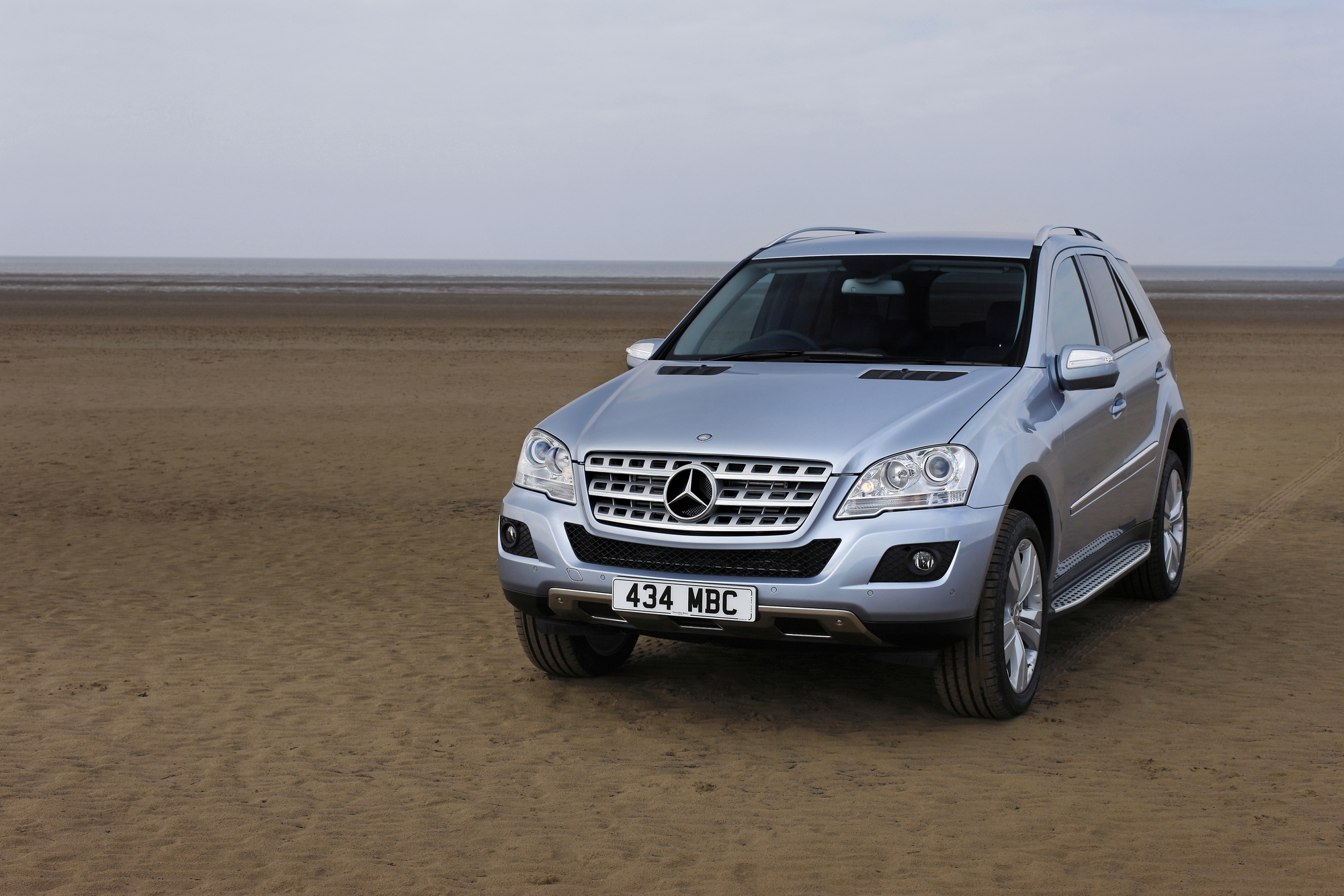 Мл 350 видео. Mercedes benz ml 350. mercedes-benz ml 350 cdi 4 matic. мерседес-бенц ml 350 4matic. mercedes benz ml 300.