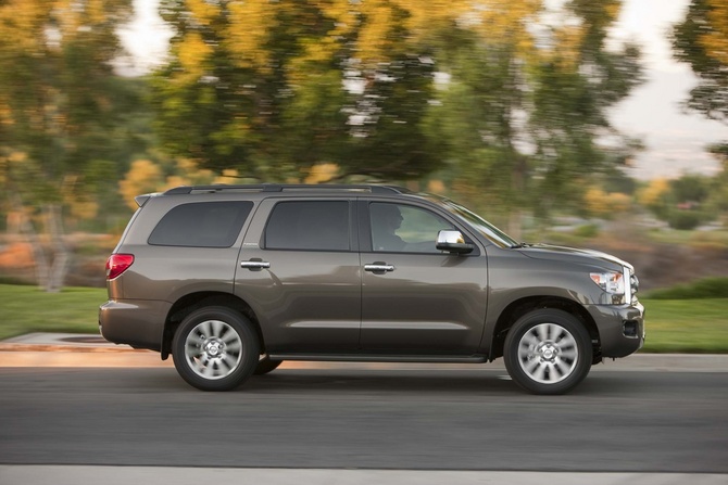 Toyota Sequoia SR5 5.7L 4X4 FFV Toyota Sequoia SR5 5.7L 4X4 FFV