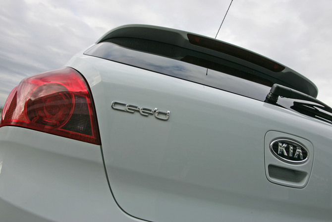Kia cee�d S coup� 1.6 CRDi 128cv TX Van (11) Kia cee�d S coup� 1.6 CRDi 128cv TX Van (11)