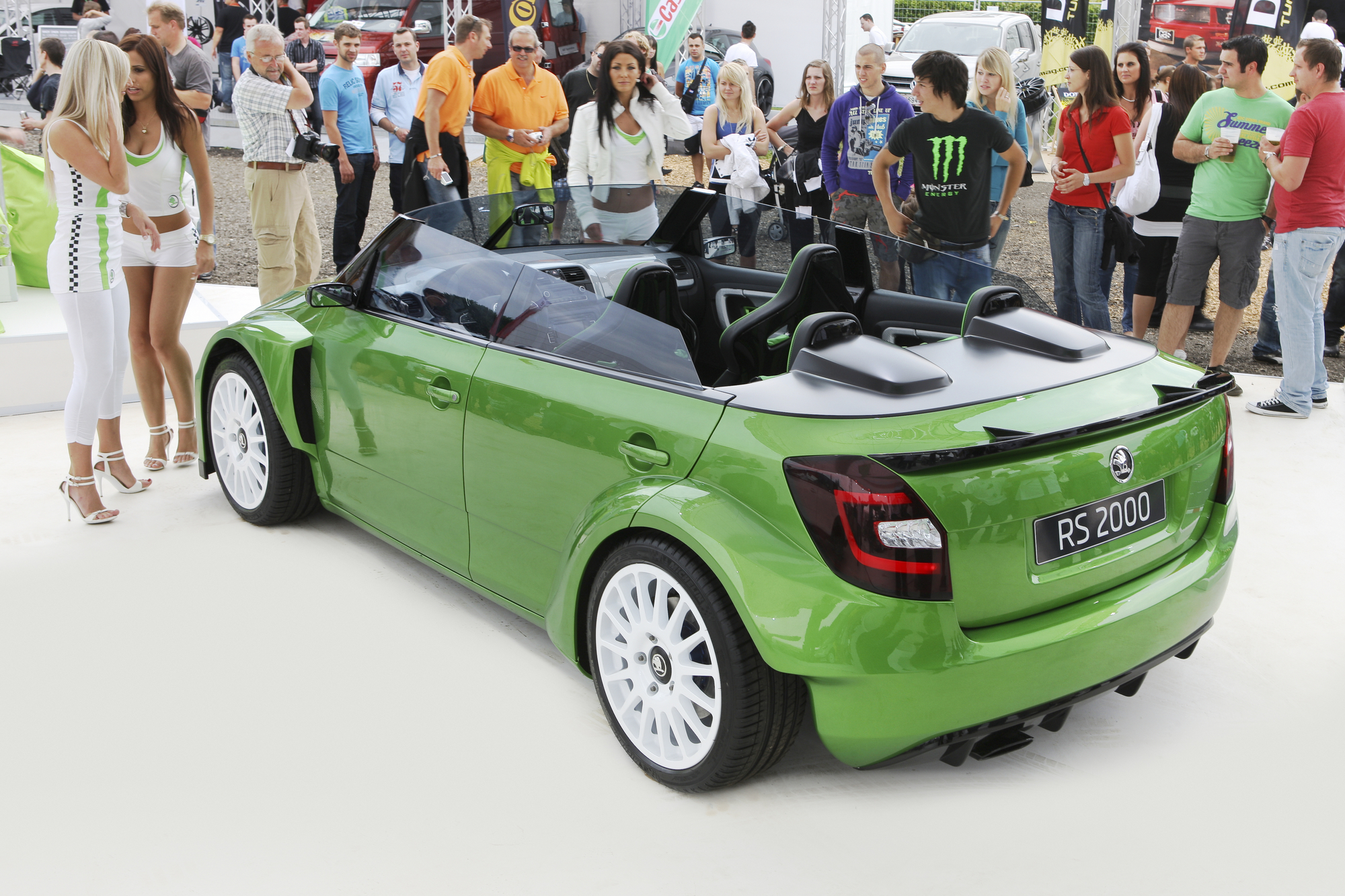 Лучшие бюджетные машины. Skoda Fabia RS 2000. Шкода RS 2000. Fabia rs2000. Skoda rs2000.