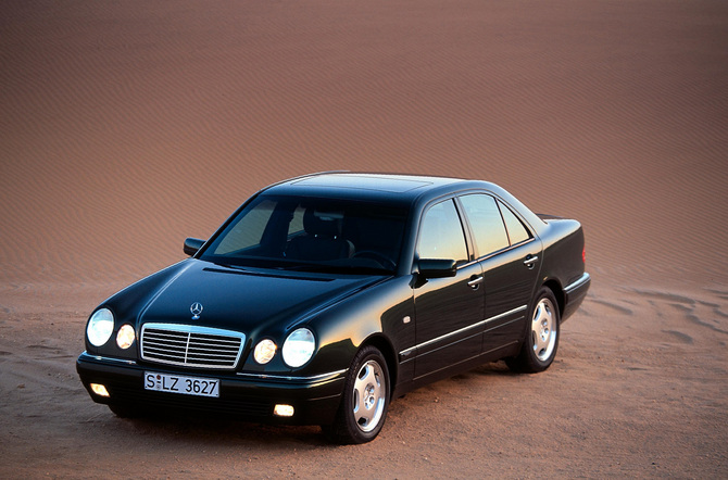 Mercedes-Benz E 280 4-MATIC 6V Mercedes-Benz E 280 4-MATIC 6V