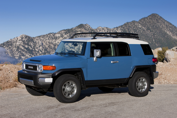 Toyota FJ Cruiser 4X4 AT Toyota FJ Cruiser 4X4 AT