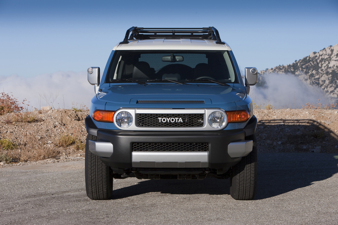 Toyota FJ Cruiser 4X4 AT Toyota FJ Cruiser 4X4 AT