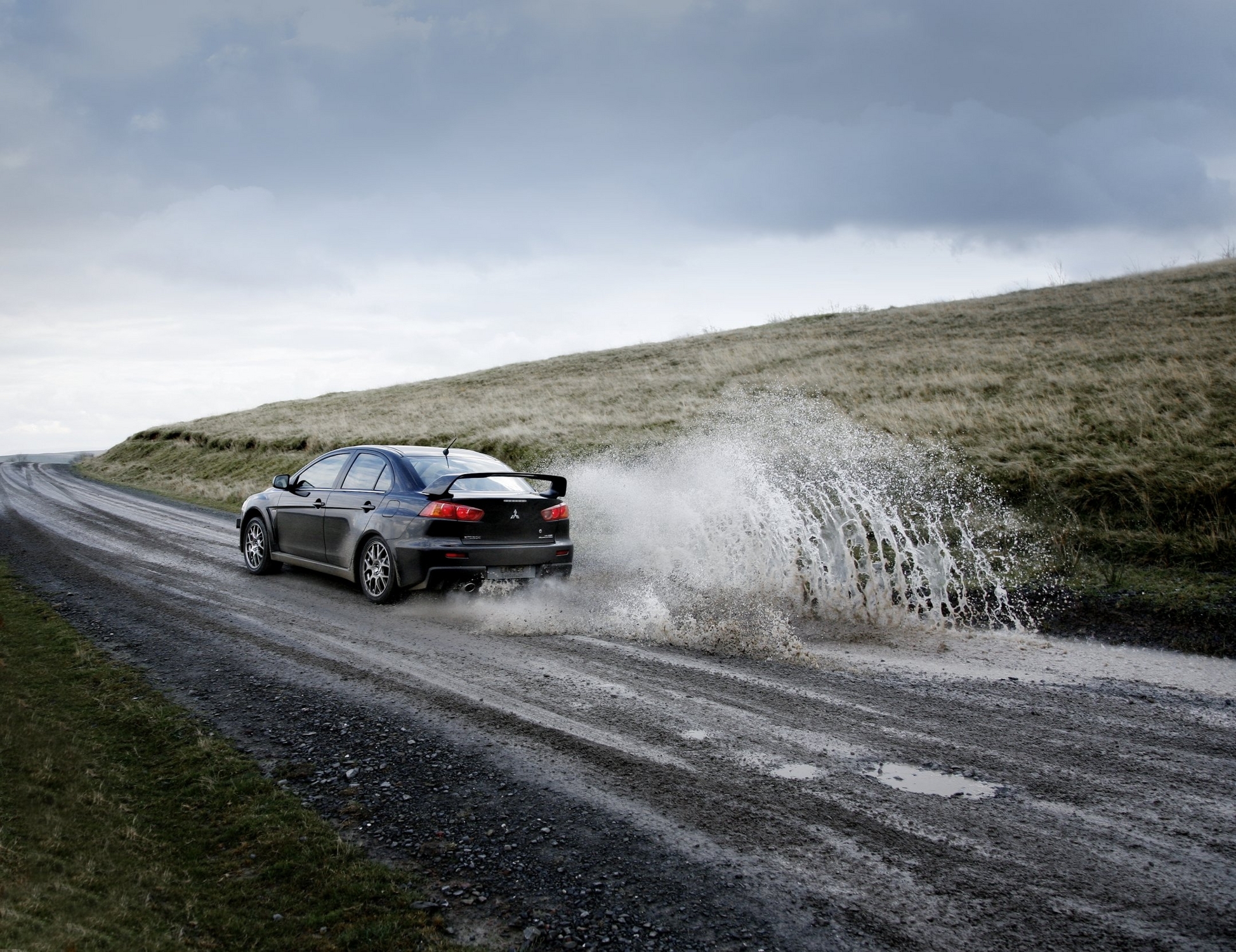 Быстро под. Митсубиси Лансер 10 в дрифте. Mitsubishi Evolution 10 Offroad. Mitsubishi Lancer Evolution x на дороге. Mitsubishi Lancer Evolution 10 дождь.
