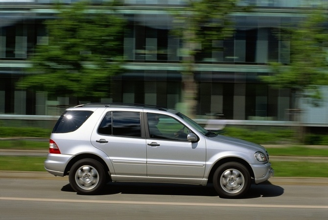 Mercedes-Benz ML 270 CDI Mercedes-Benz ML 270 CDI