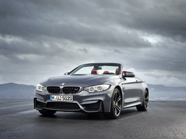 With the manual transmission the M4 Cabrio reaches 100km/h in 4.6s, 0.2s more than with the DCT