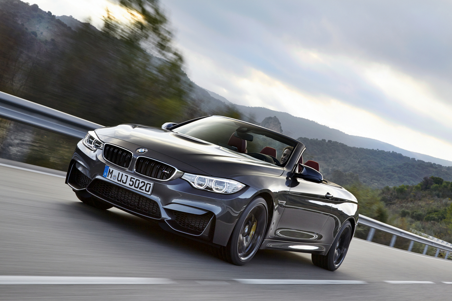 Based on the M4 Coupé, the cabriolet has the same retractable metal three-piece rooftop from the 4 Series Coupé