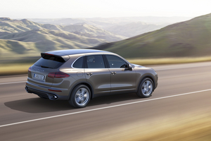 The new Cayenne is powered by a 3.6-liter V6 engine with 300hp combined with the new eight-speed Tiptronic S transmission