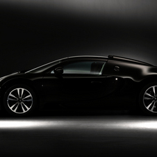 It is made from deep black carbon fiber on the exterior