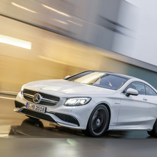 Mercedes S63 AMG Coupé foi criado para competir com o Bentley Continental GT e o Aston Martin Rapide