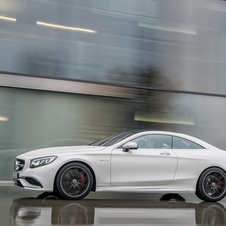 O novo coupé de quatro lugares AMG está equipado com o motor V8 5.5 litros bi-turbo AMG com 585cv e 900Nm