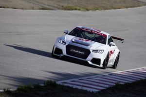The Audi TT Cup uses the same lightweight steel and aluminum chassis from the TT and weights a total of 1125kg