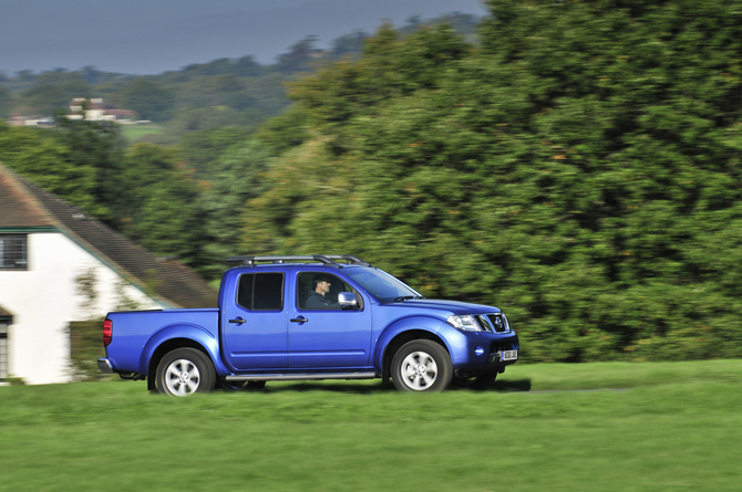Nissan Navara 2.5 dCi 190hp 4x4 Double Cab SE Nissan Navara 2.5 dCi 190hp 4x4 Double Cab SE
