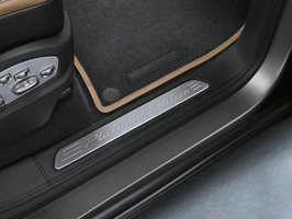 The edition gets special doorsill plates with the Platinum Edition logo