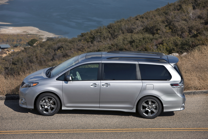 Toyota Sienna SE FWD V6 Toyota Sienna SE FWD V6