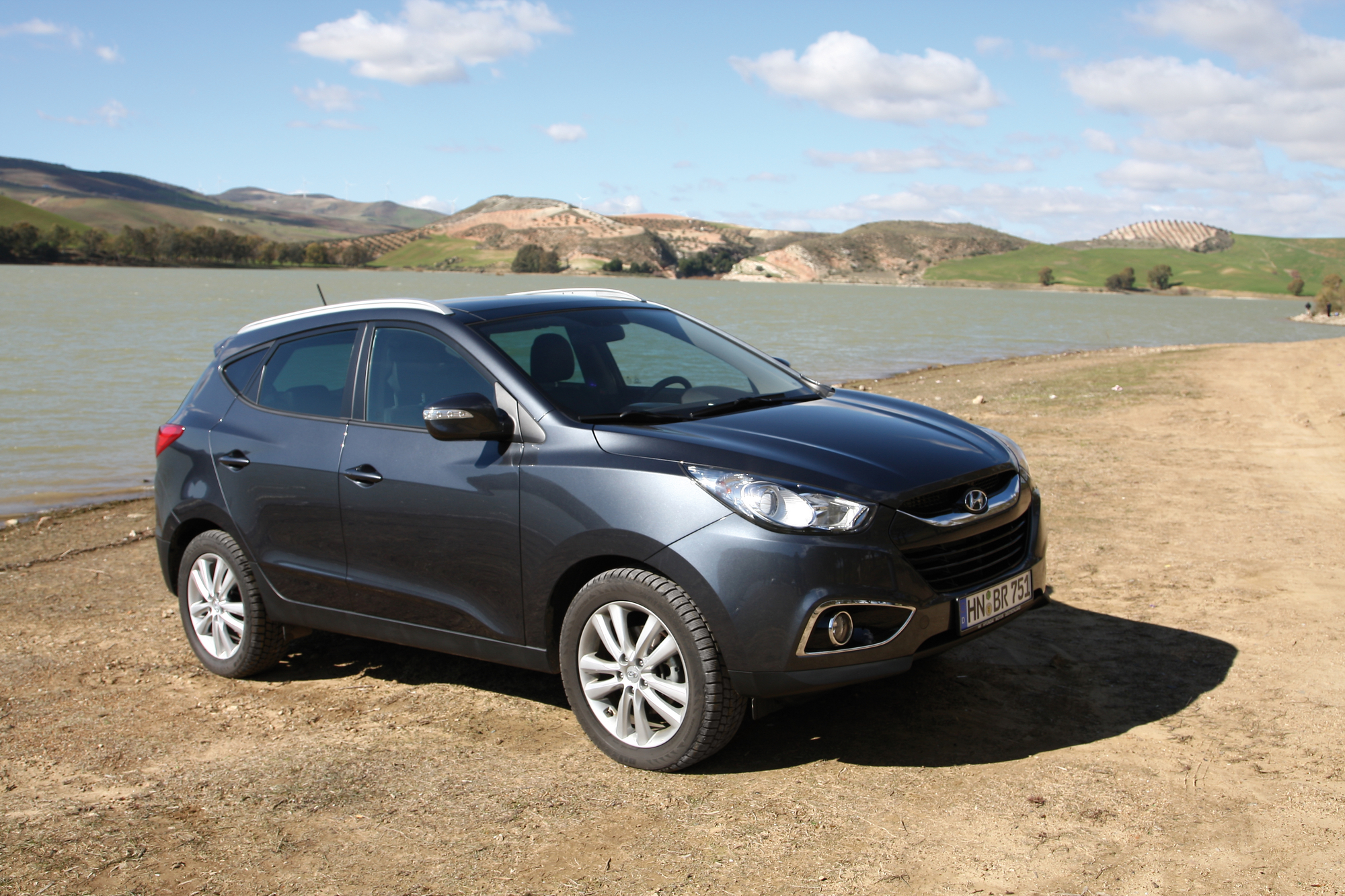 Hyundai tucson ix35. хендай ix35 белый с черной крышей. Hyundai туссан 2012. Hunday ix 35 2014. Hyundai ix35 2014.