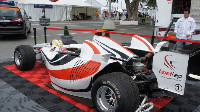 F1 3 seater at the WTCC Porto 2011 F1 3 seater at the WTCC Porto 2011