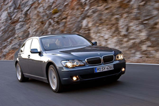 BMW 750i xDrive (F01) BMW 750i xDrive (F01)