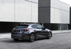 The facelifted version of the 3 is equipped with Mazda's GVC which aims to improve stability and comfort over long distances