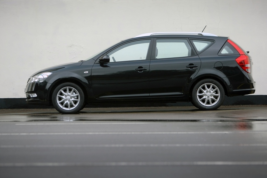 Kia Cee D Sw 1 4 Cvvt Lx Isg 1 Photo And 52 Specs Autoviva Com