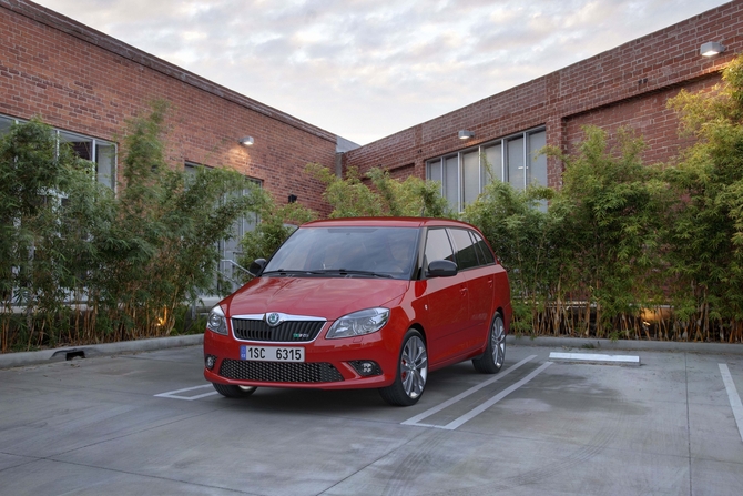 Skoda Fabia Break 1.4 TSI 180hp DSG 7v RS Skoda Fabia Break 1.4 TSI 180hp DSG 7v RS