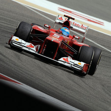 Alonso kam in Bahrain als Siebter ins Ziel, nach einem Start von der neunten Position. Damit belegt er Platz Fünf in der Fahrerwertung.