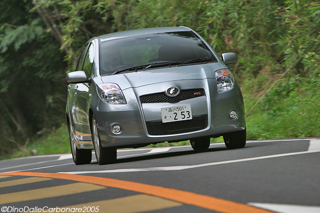 Toyota Vitz 1 5 Rs 2 Photos And 43 Specs Autoviva Com