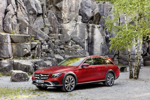 The All-Terrain will be launched as an E 220d 4MATIC with the newly developed four-cylinder diesel engine with a 194hp output