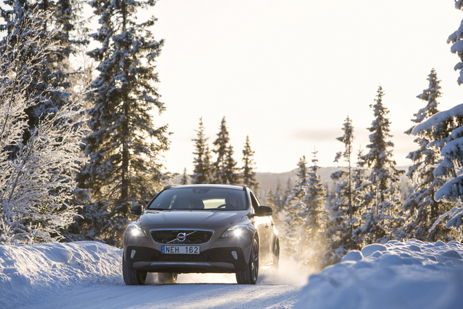 Volvo V40 T4 Momentum CC Cross Country Powershift Volvo V40 T4 Momentum CC Cross Country Powershift