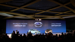 Carlos Ghosn show the Go and Go+ together in Indonesia