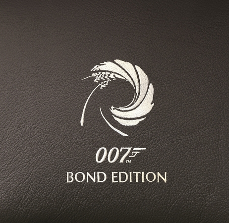 Pormenor bordado com o logotipo da série 007 James Bond Pormenor bordado com o logotipo da série 007 James Bond